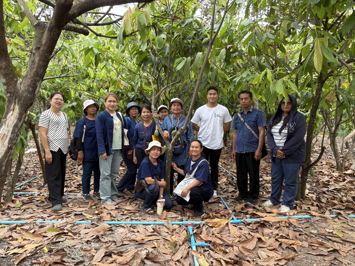 Group photo with farmers